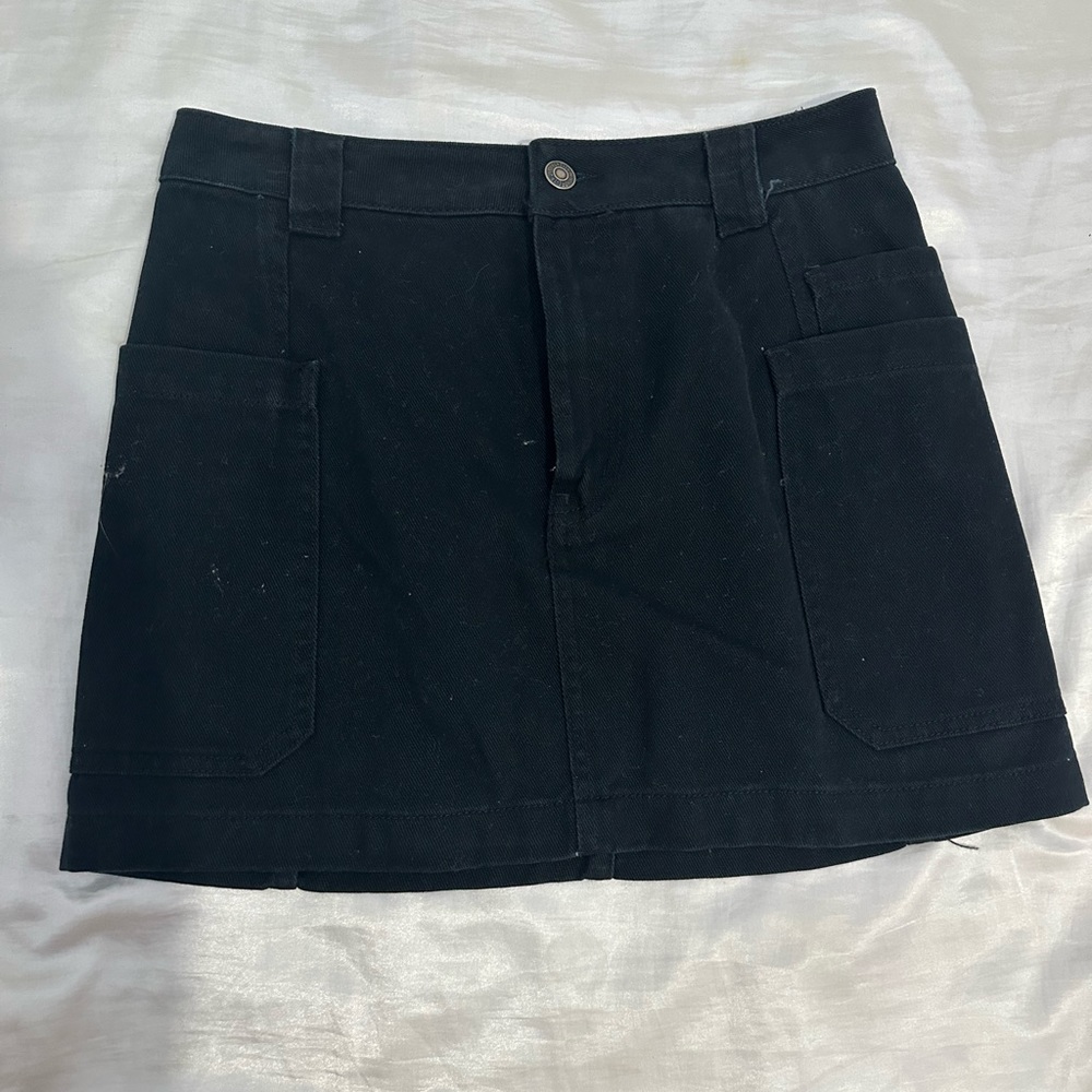 Black cargo skirt from forever 21.